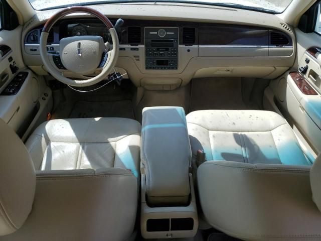 2006 Lincoln Town Car Signature Limited