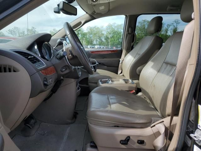 2014 Chrysler Town & Country Touring L