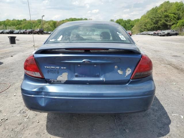 2004 Ford Taurus SE