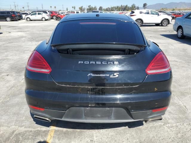 2016 Porsche Panamera 2