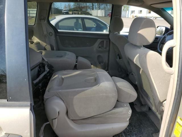 2004 Toyota Sienna CE