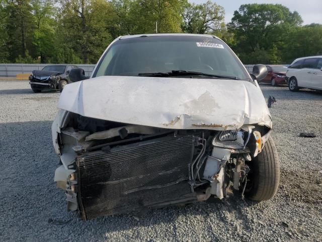 2005 Dodge Grand Caravan SE