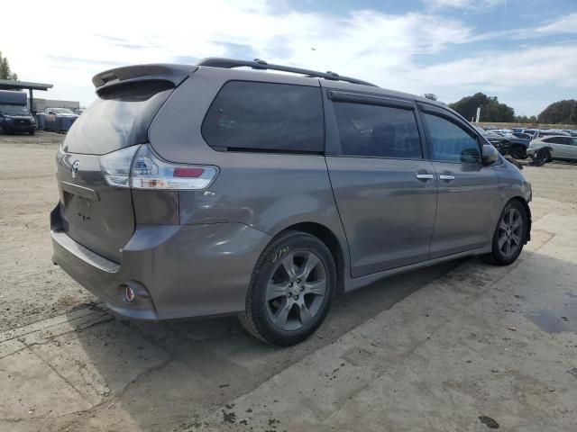 2016 Toyota Sienna SE