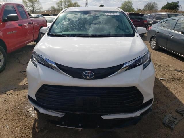 2021 Toyota Sienna LE