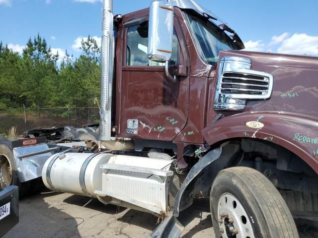 2019 Freightliner 122SD