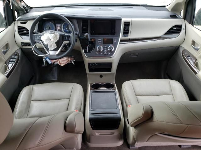 2017 Toyota Sienna XLE