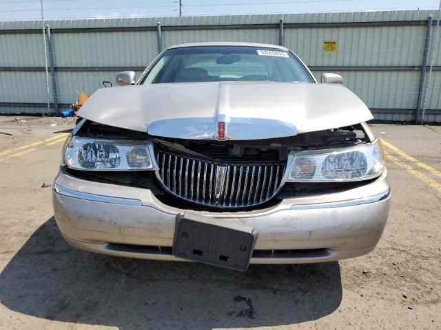 2002 Lincoln Town Car Signature