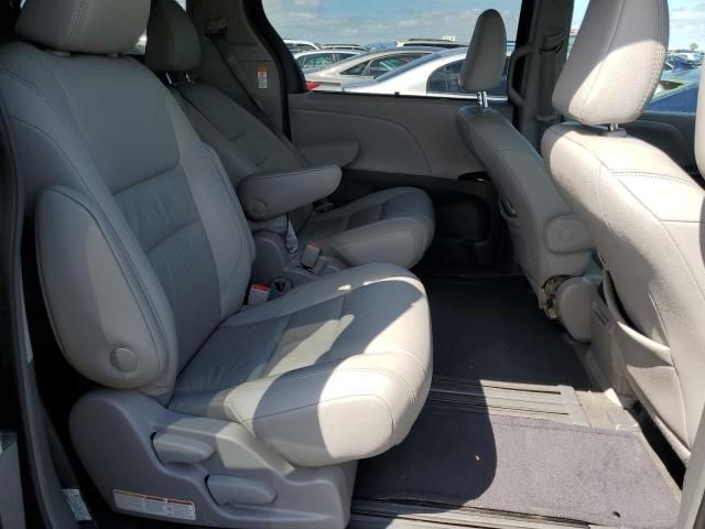 2018 Toyota Sienna XLE