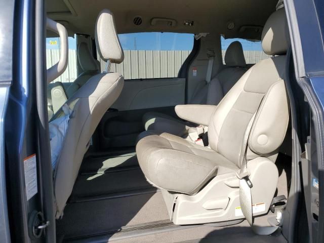 2017 Toyota Sienna XLE