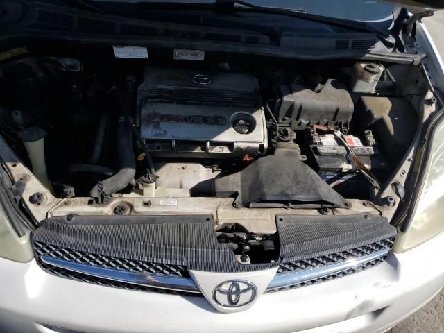 2005 Toyota Sienna XLE