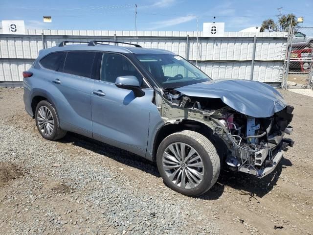 2022 Toyota Highlander Hybrid Platinum