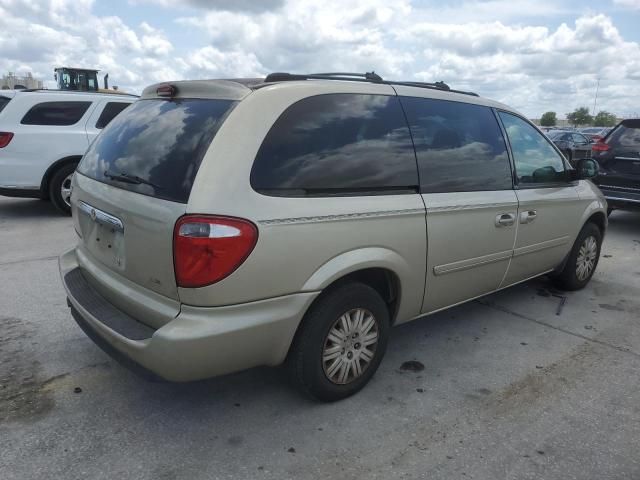 2005 Chrysler Town & Country LX