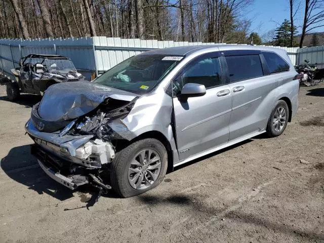 2021 Toyota Sienna LE