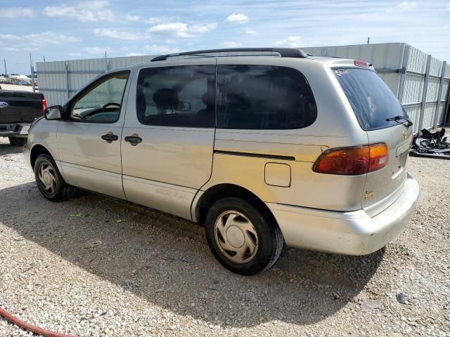 2000 Toyota Sienna LE