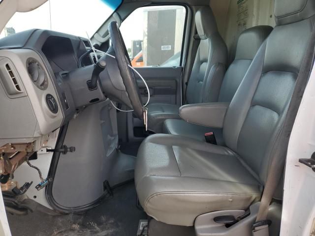 2009 Ford Econoline E450 Super Duty Cutaway Van