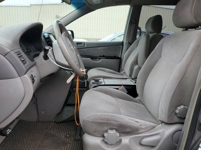 2004 Toyota Sienna CE