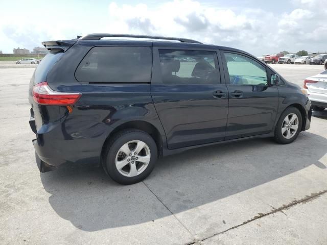 2018 Toyota Sienna LE