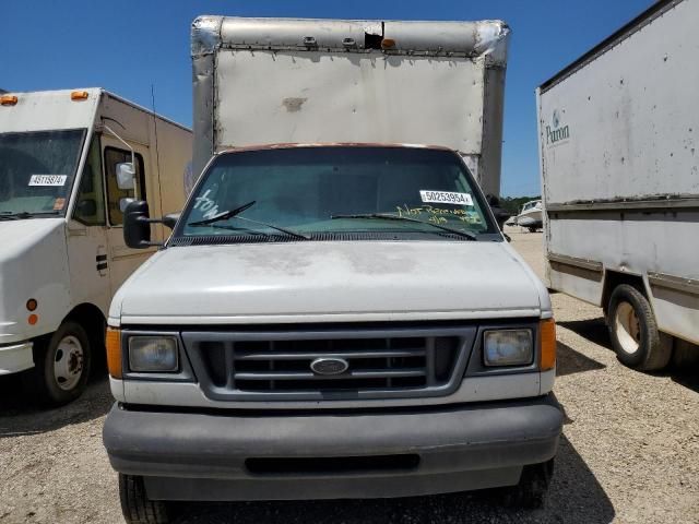 2004 Ford Econoline E350 Super Duty Cutaway Van