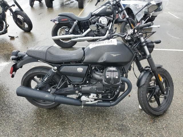 2021 Moto Guzzi V7 Stone