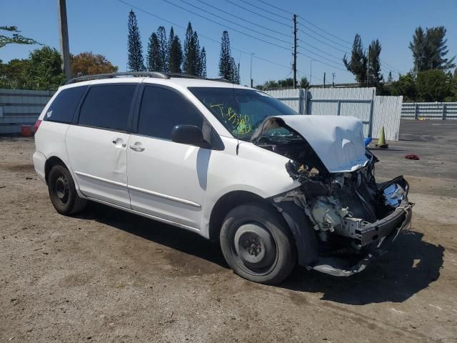 2004 Toyota Sienna CE