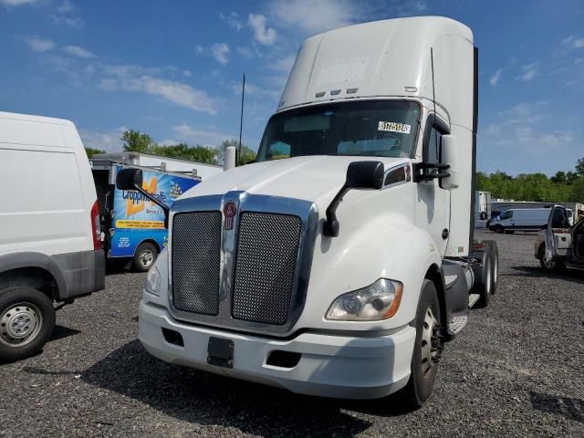 2017 Kenworth Construction T680