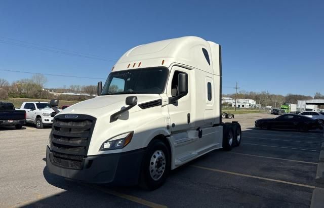 2019 Freightliner Cascadia 126