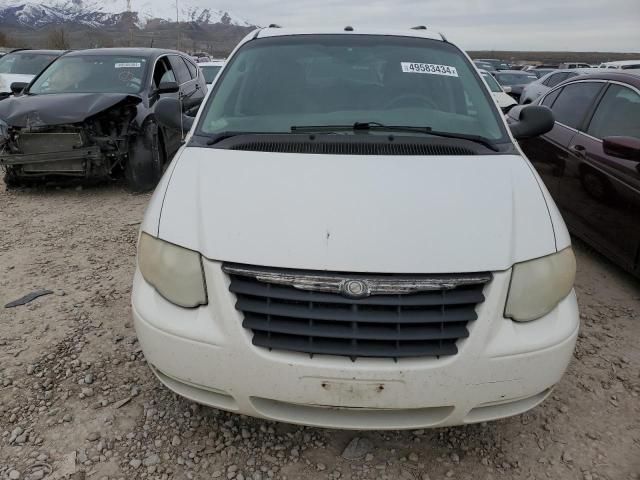 2006 Chrysler Town & Country LX