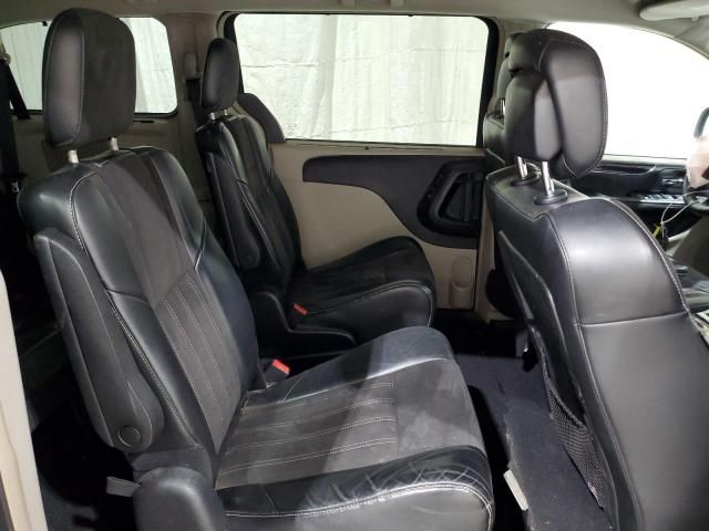 2014 Chrysler Town & Country Touring L