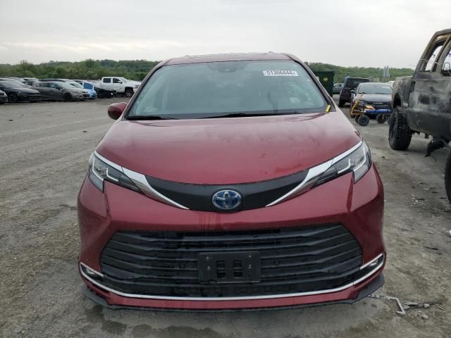 2022 Toyota Sienna XLE