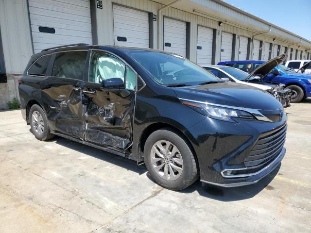 2022 Toyota Sienna XLE