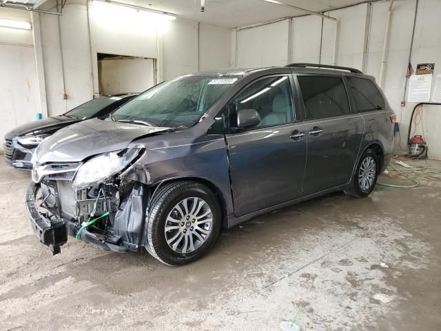 2020 Toyota Sienna XLE