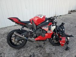 Motos salvage sin ofertas aún a la venta en subasta: 2019 Yamaha YZFR1