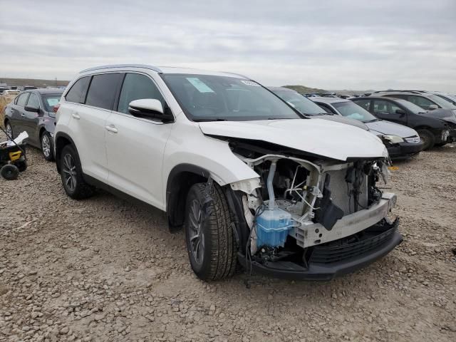 2019 Toyota Highlander SE