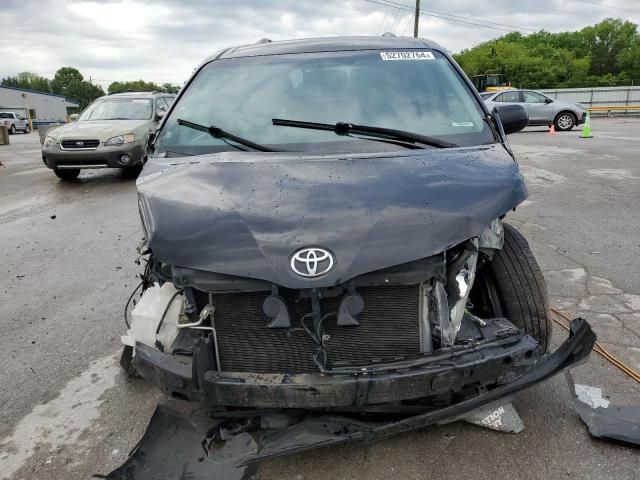 2017 Toyota Sienna LE