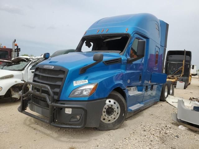 2020 Freightliner Cascadia 126