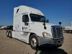 Salvage trucks for sale at Houston, TX auction: 2014 Freightliner Cascadia 125
