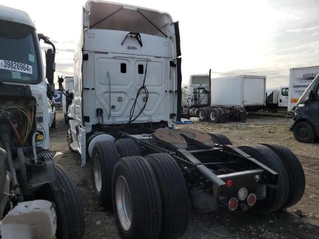 2016 Freightliner Cascadia 113