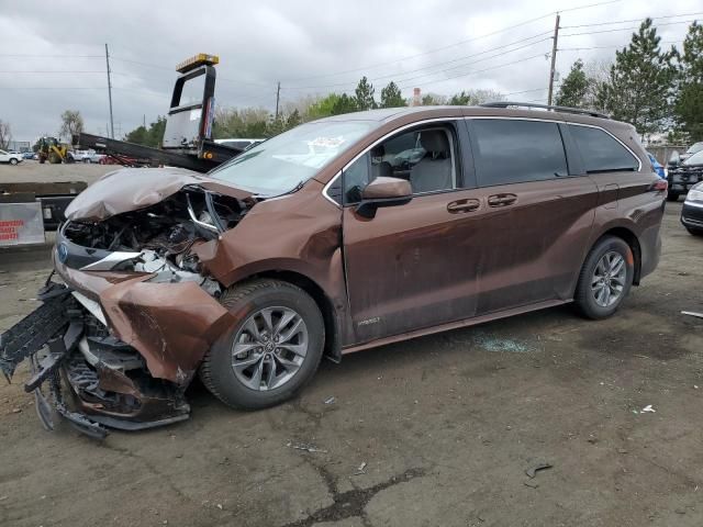 2021 Toyota Sienna LE