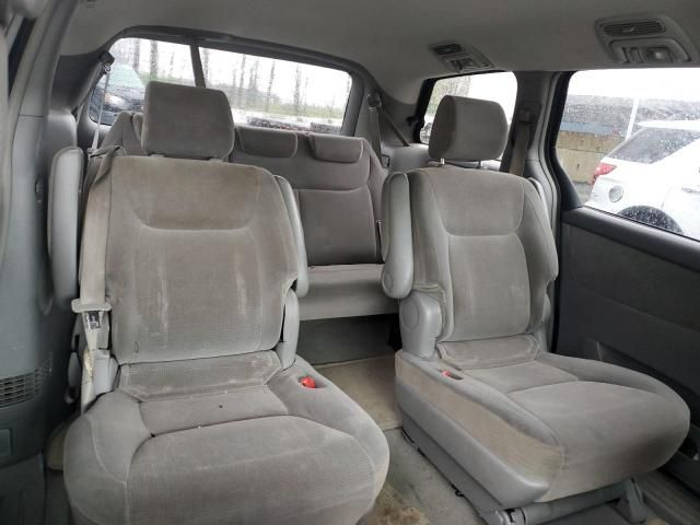 2004 Toyota Sienna LE