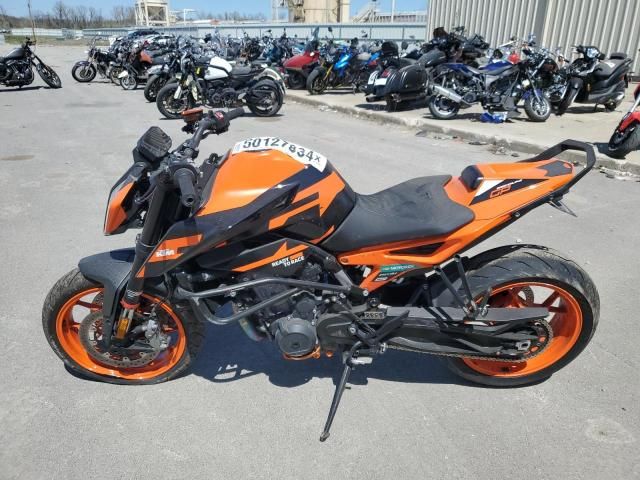 2022 KTM 890 Duke R