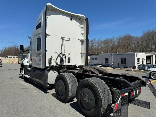 2018 Kenworth Construction T680