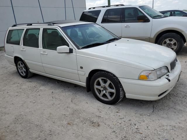 2000 Volvo V70 Base