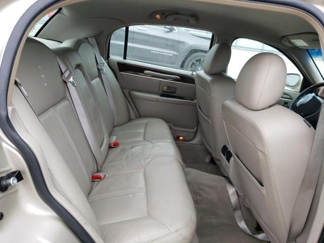 2010 Lincoln Town Car Signature Limited