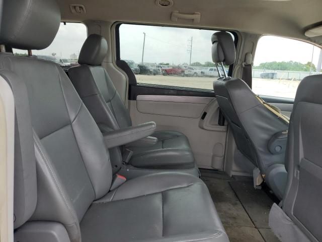 2011 Volkswagen Routan SE