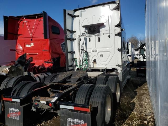 2018 Freightliner Cascadia 113