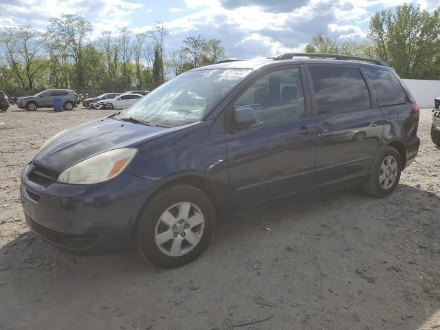 2004 Toyota Sienna CE