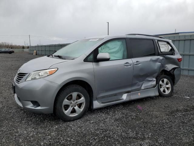 2017 Toyota Sienna LE