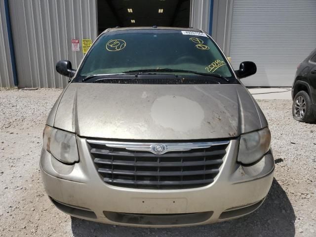 2007 Chrysler Town & Country LX