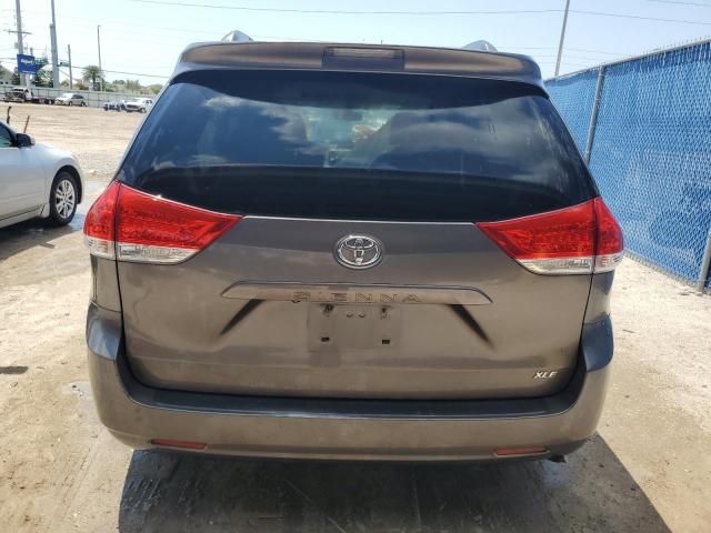 2013 Toyota Sienna XLE