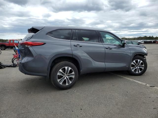 2022 Toyota Highlander Hybrid XLE